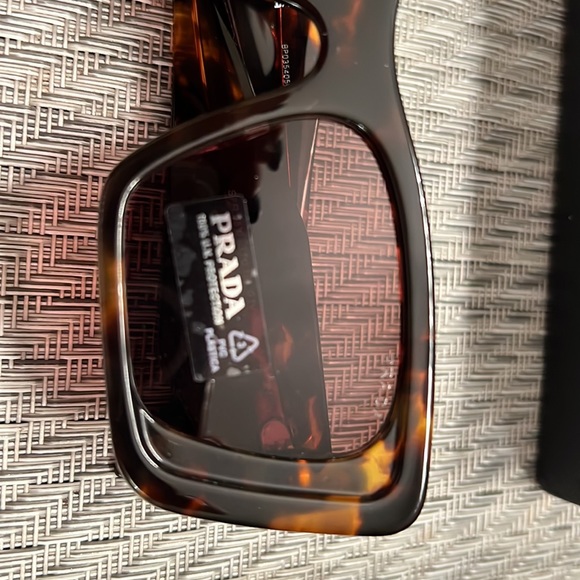 Prada sunglasses SPR08Y - Picture 7 of 13